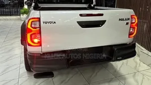 New Toyota Hilux 2025 White