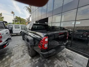New Toyota Hilux 2025 Black