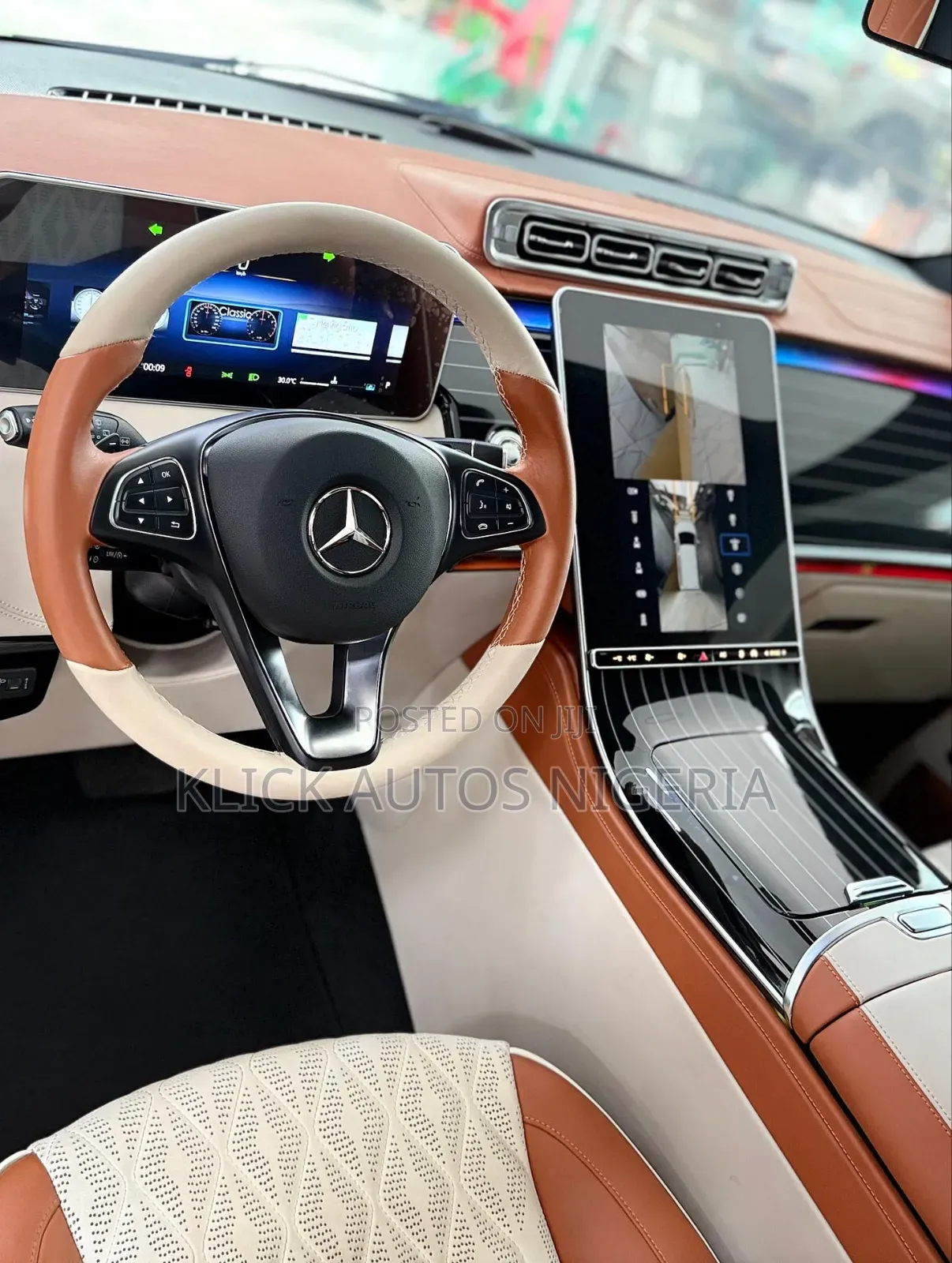 Mercedes-Benz V-Class 2024 Gold