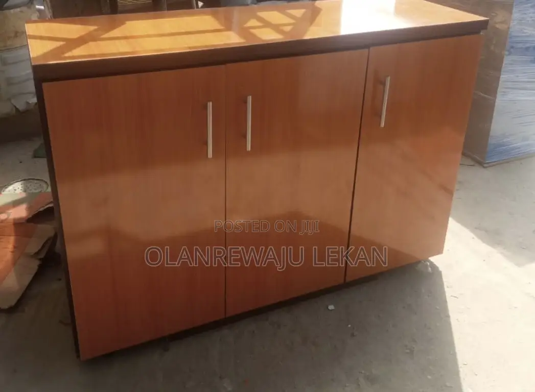 Modern 3 Doors Kitchen Cabinet