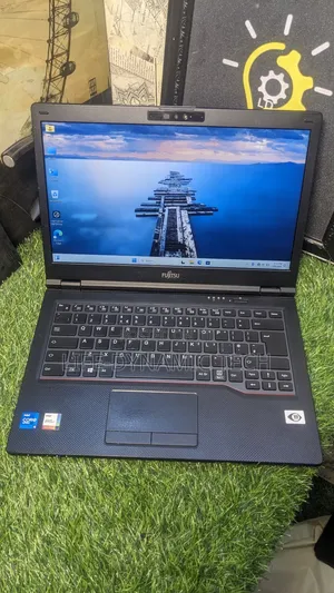 Laptop Fujitsu 8GB Intel Core i5 SSD 256GB