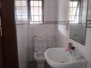 7bdrm Duplex in Gra Ikeja for rent