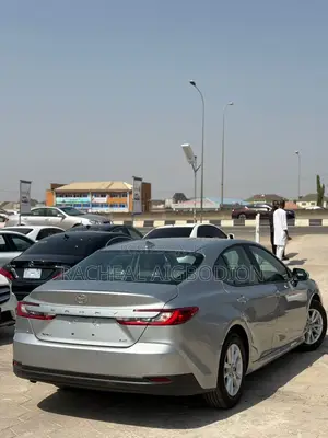 Toyota Camry 2025 Silver