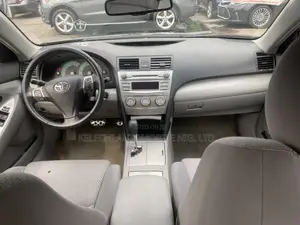 Toyota Camry SE 4dr Sedan (2.5L 4cyl 6A) 2011 Gray