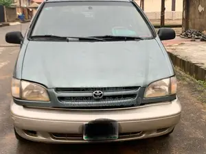 Toyota Sienna 2000 Gray