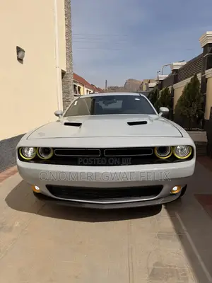 Dodge Challenger SXT Plus 2dr Coupe (3.6L 6cyl 8A) 2015