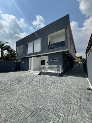 3bdrm Duplex in Ikeja for sale