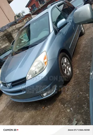 Toyota Sienna 2004 Blue