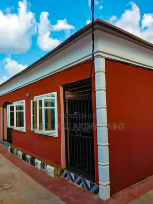 5bdrm Block of Flats in Honorable Justice, Apata for sale