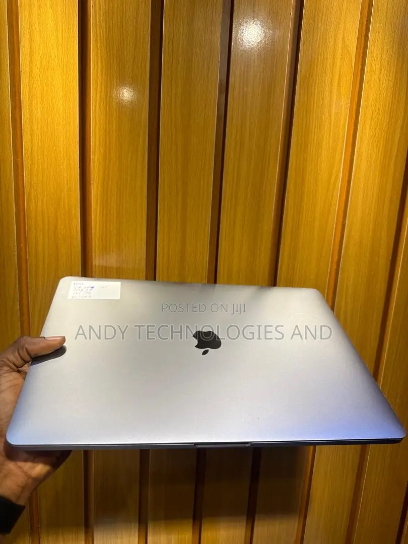 Laptop Apple MacBook 2018 16GB Intel Core I7 HDD+SSD 1T