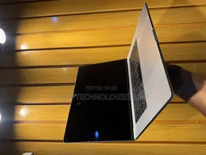 Laptop Apple MacBook 2018 16GB Intel Core I7 HDD+SSD 1T