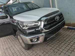 New Toyota Hilux 2025 Black
