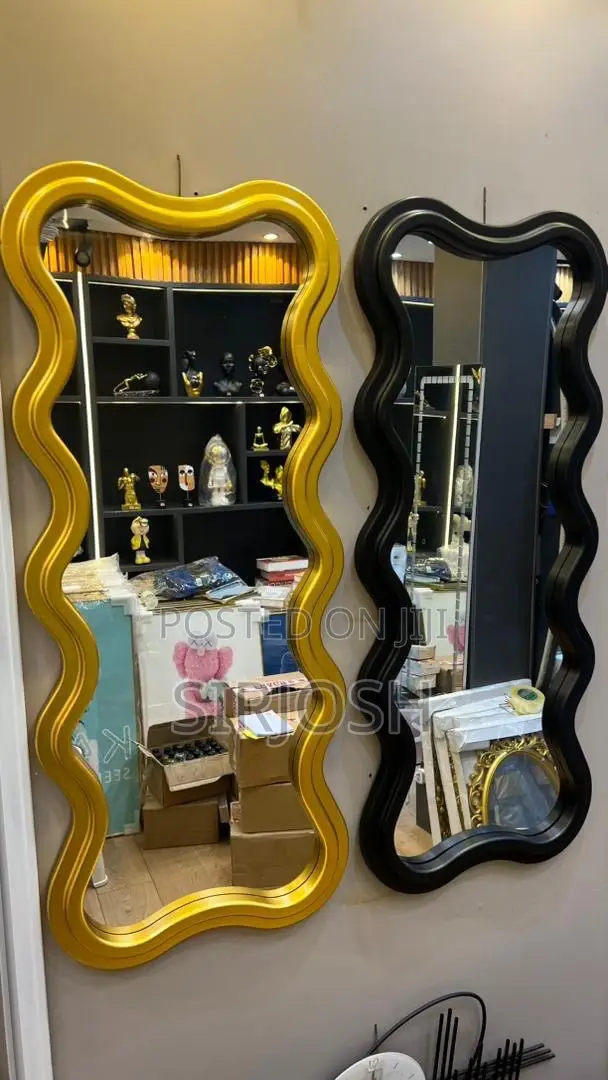 Wavy Cosmetic Standing Mirror