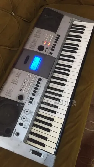 Yamaha PSR E413