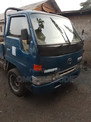 Toyota Dyna 150 Blue Old Model Truck