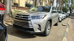 Toyota Highlander XLE 2019 Gray