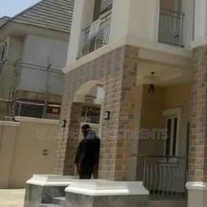 5bdrm Duplex in Off Ago-Palace Way for sale