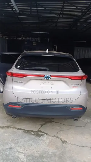 Toyota Venza XLE 2021 Gold