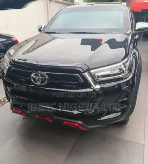 New Toyota Hilux 2025 Black