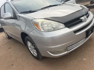 Toyota Sienna 2005 Silver