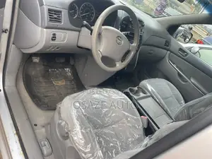 Toyota Sienna 2005 Silver