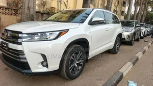 Toyota Highlander XLE 4x4 V6 (3.5L 6cyl 8A) 2018 White