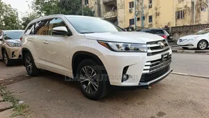 Toyota Highlander XLE 4x4 V6 (3.5L 6cyl 8A) 2018 White