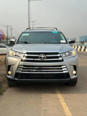 Toyota Highlander XLE V6 4x4 (3.5L 6cyl 6A) 2016 Silver