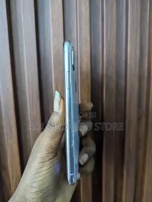 Apple iPhone X 64 GB White