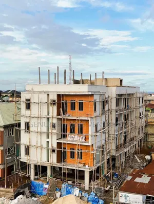 3bdrm Apartment in Yaba for sale