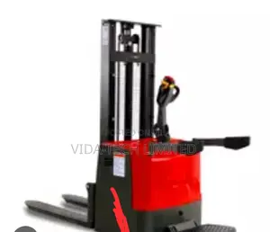 Electric Forklift Repair Specialist