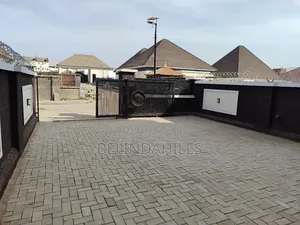 5bdrm Townhouse / Terrace in Idu for rent