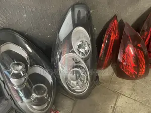 Headlights Porsche Macan