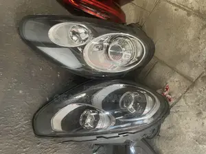 Headlights Porsche Macan