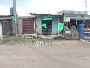 A Quarter Land Close to the Busstop