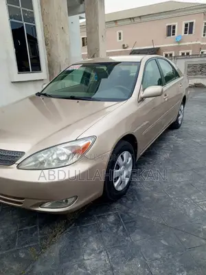 Toyota Camry LE 4dr Sedan (2.4L 4cyl 4A) 2004 Gold