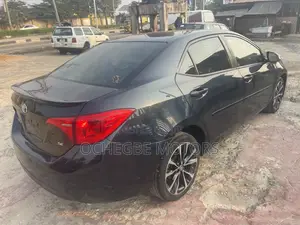 Toyota Corolla SE Special Edition 4dr Sedan (1.8L 4cyl CVT) 2017 Green