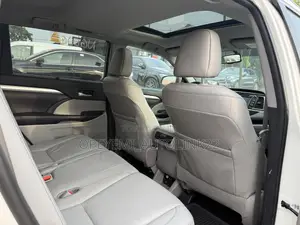 Toyota Highlander XLE V6 4x4 (3.5L 6cyl 6A) 2016 Off white
