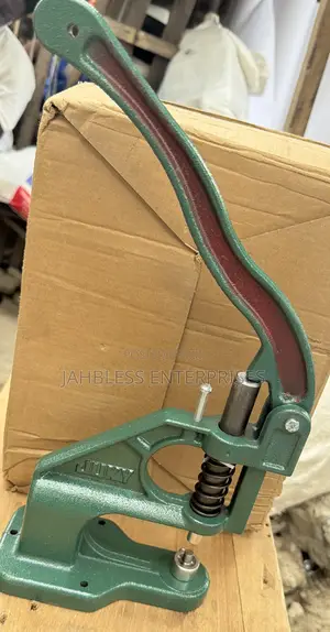 Press Machine With Eyelet Dies and 4 Sizes of Cover Button