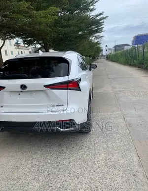 Lexus NX 300h FWD 2019 White