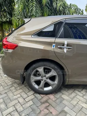 Toyota Venza V6 AWD 2010 Brown