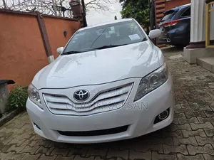 Toyota Camry LE 4dr Sedan (2.5L 4cyl 6A) 2011 White