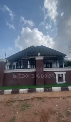 4bdrm Bungalow in Benin City for sale