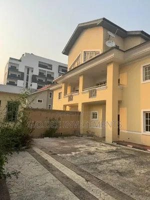 7bdrm Duplex in Off Ago-Palace Way for sale