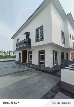 4bdrm Duplex in In Monastery Road, Sangotedo for rent