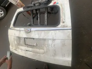 Cadillac Escalade Boot 2018