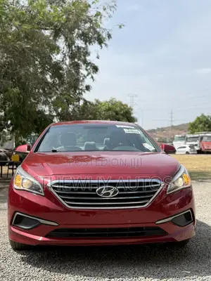 Hyundai Sonata Base Sedan FWD (2.4L 4cyl 6A) 2017 Red
