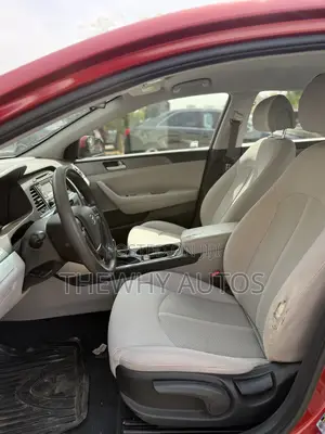 Hyundai Sonata Base Sedan FWD (2.4L 4cyl 6A) 2017 Red