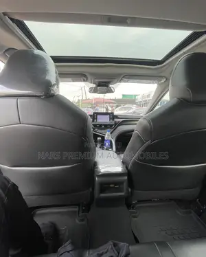 Toyota Camry SE 2021 Silver