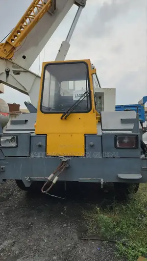 Foreign Used Motorized Rough Terrain Crane 20 Tons